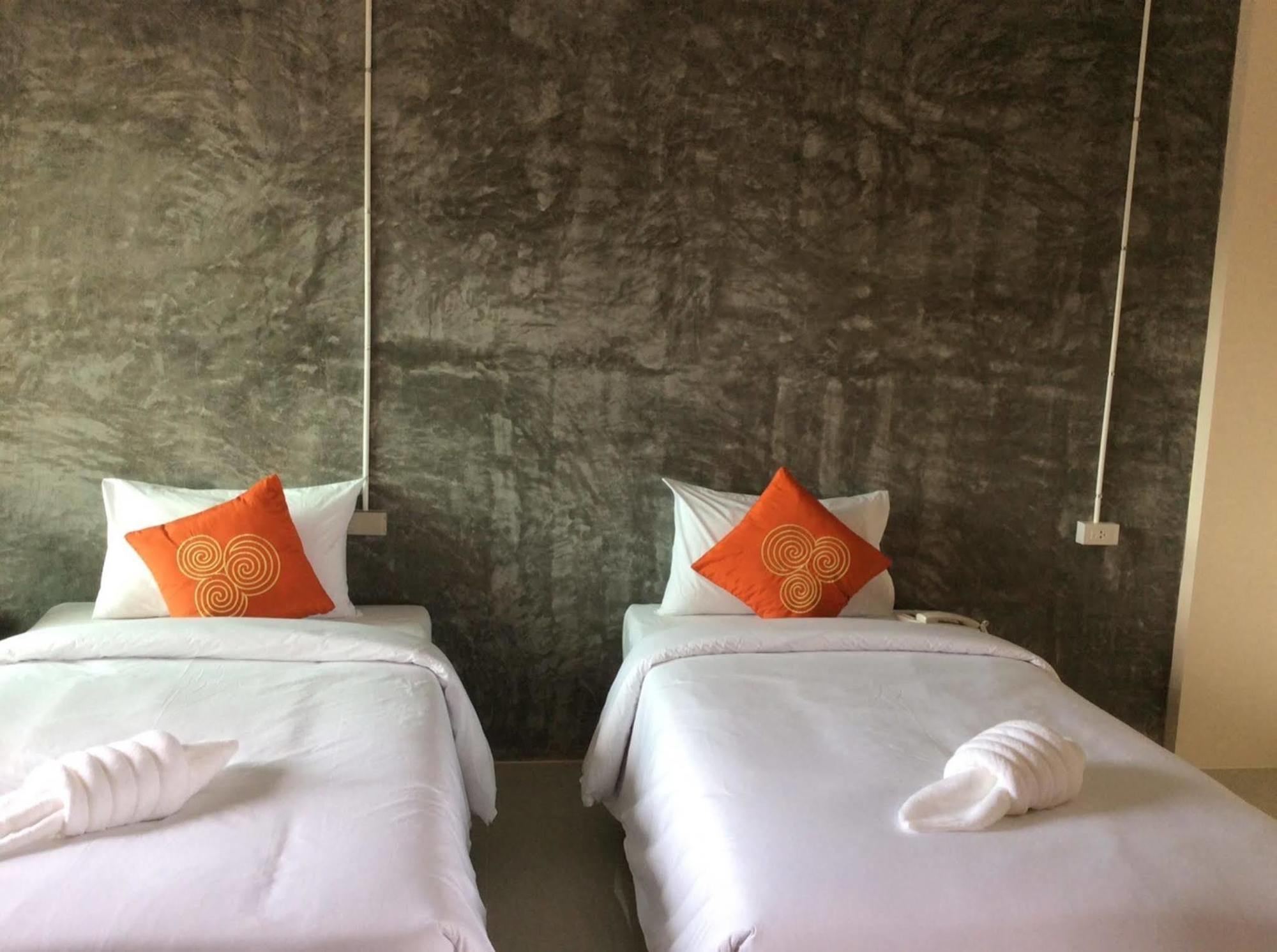 Srisuksant Urban Hotel Ban Nua Khlong Exterior photo