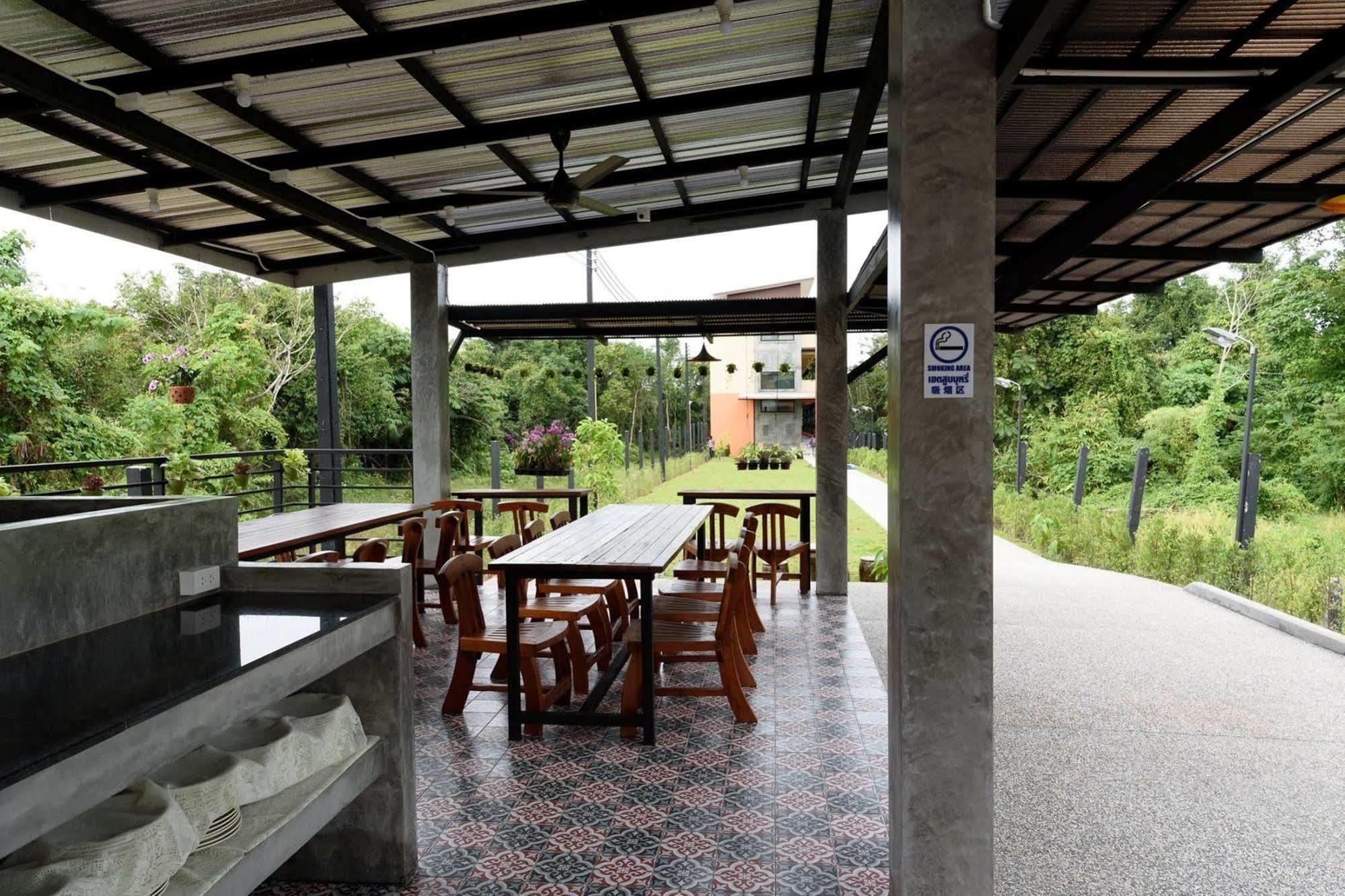 Srisuksant Urban Hotel Ban Nua Khlong Exterior photo